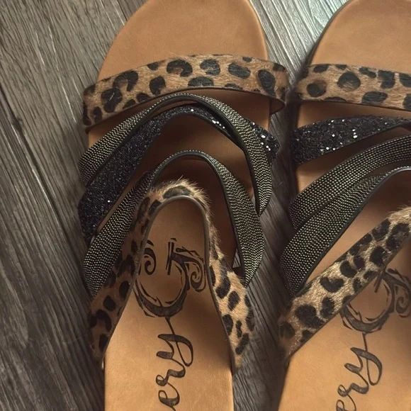 Very G Roya Flat Sandals - Picture 4 of 6